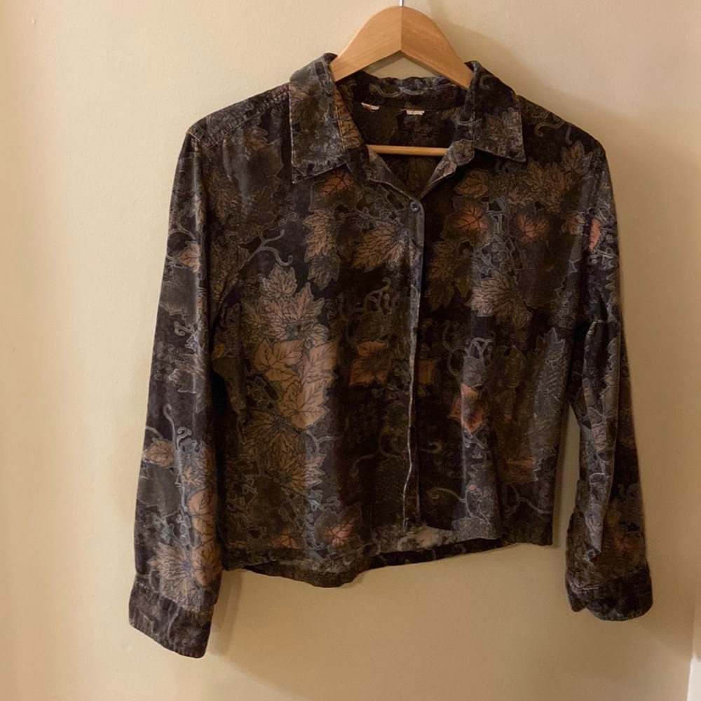 Corduroy long sleeved shorter shirt
